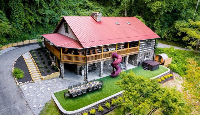 Rustic Elegance, Theatre, Arcade, Sauna, and Mountain Views @ Beaver Cabin