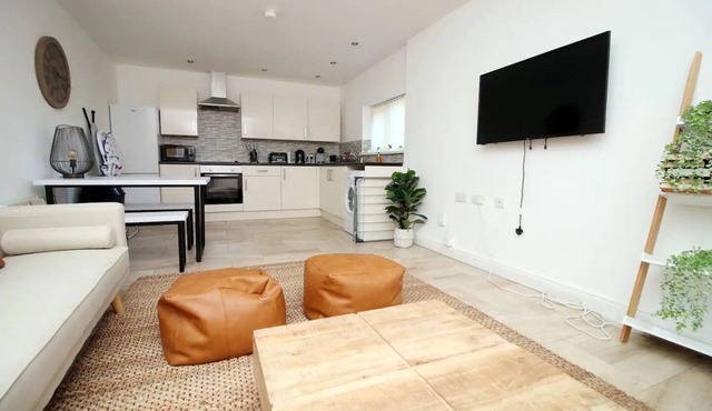 Rustic Elegant Retreat Opposite Stadium