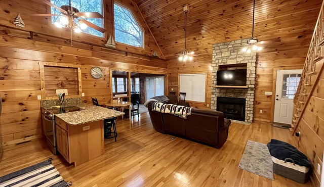 Rustic Escape on Lake Hartwell - Pet Friendly, Kayaks and Paddleboards Provided!