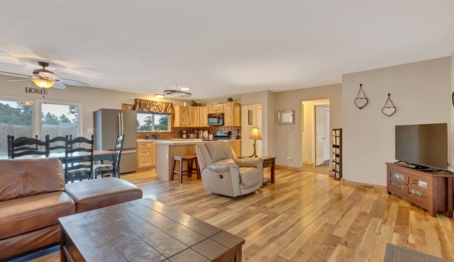 Rustic Estes Park Home w/Private Hot Tub