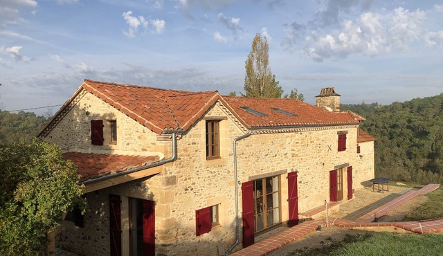 Rustic Farmhouse with Private Pool And Tennis Court