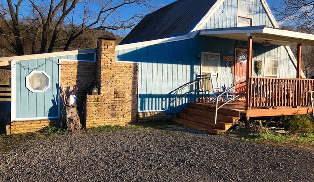 Rustic Fall Cottage | Pet Friendly