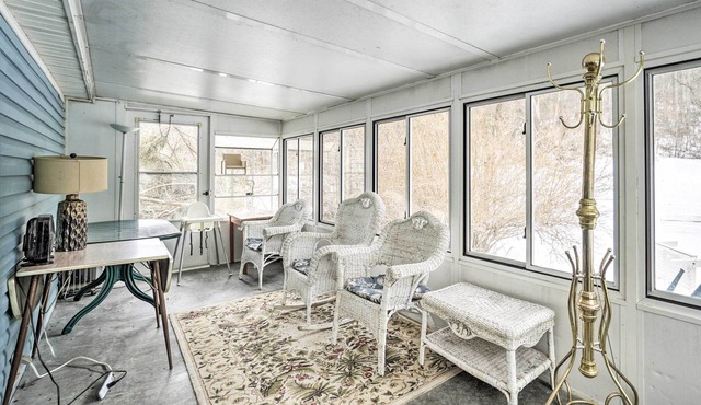 Rustic Family Home + Acreage ~ 20 Mi Hocking Hills