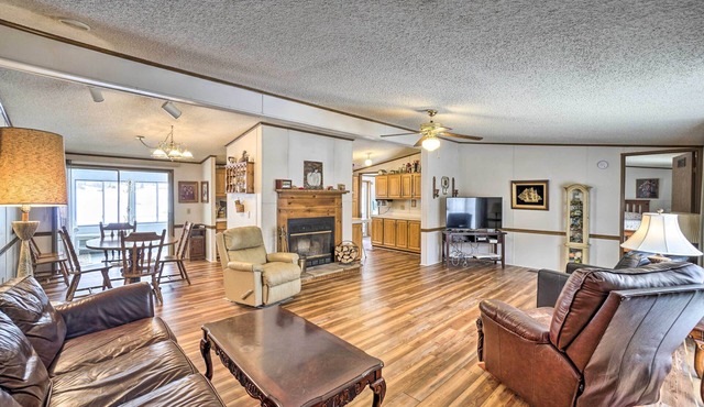 Rustic Family Home + Acreage ~ 20 Mi Hocking Hills