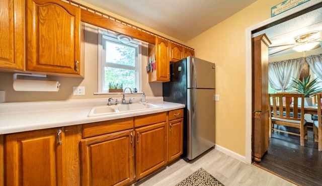 Rustic Family Retreat in Akron