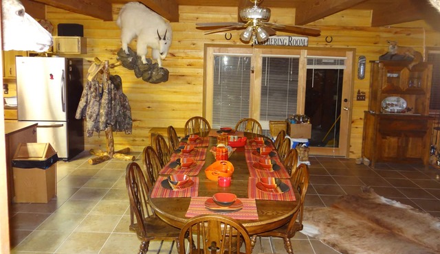 Rustic family retreat lodge