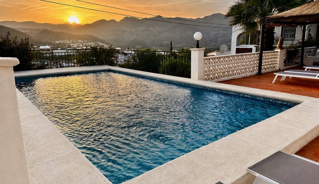 Rustic family villa with pool. Between nature and close to the coast of Denia
