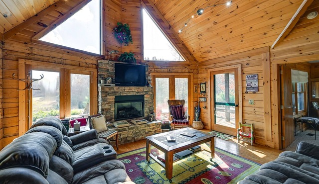 Rustic Fancy Gap Cabin w/Blue Ridge Parkway Views