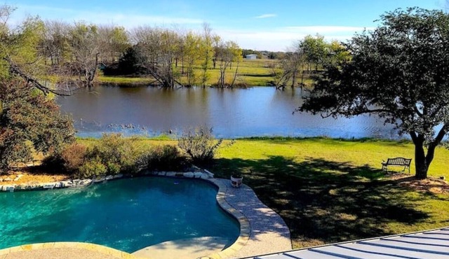 Rustic-Farmhouse Estate (6 Acres, Pool & Private Pond)