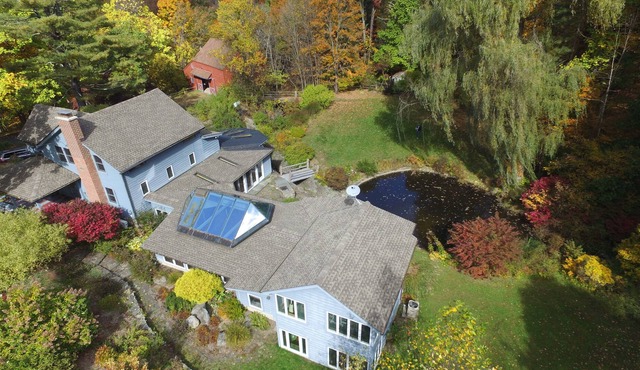 Rustic Farmhouse on 82 Acres of Land - with Ponds and Waterfalls- and a Hot Tub!