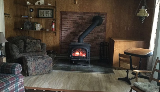 Rustic Farmhouse w/9 Beds, mins to MSU on working Farm! Pmts Avail. Mason MI