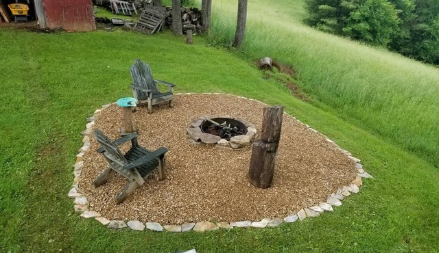 Rustic farmhouse w/firepit
