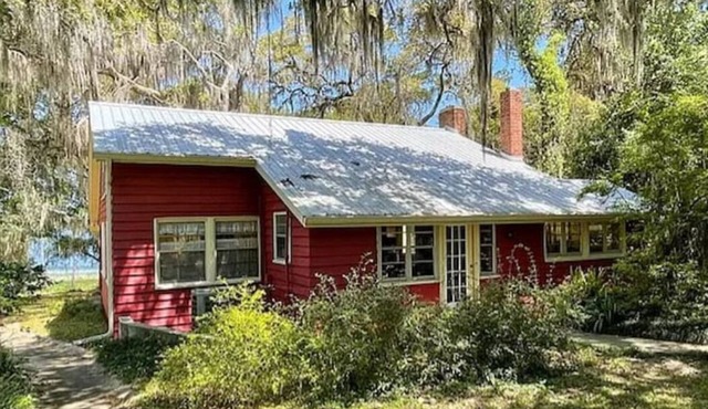 Rustic Fishing Cabin on Lake Swan, Melrose