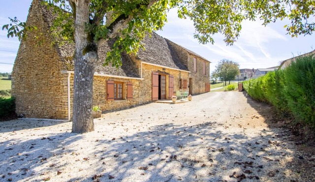 Rustic stone house near Sarlat, garden, 6 pers.