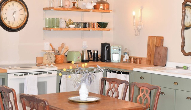 Rustic French Country Charm 1 Bed-1 Bath w/Washer & Dryer in New Market, VA!