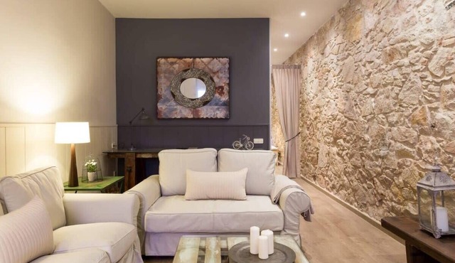 Rustic Gavà | 1 Bedroom Apartment with Outdoor Patio