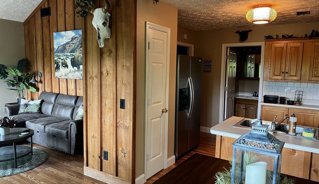 Rustic Getaway - Peaceful North GA Mountains - King Sized Bed