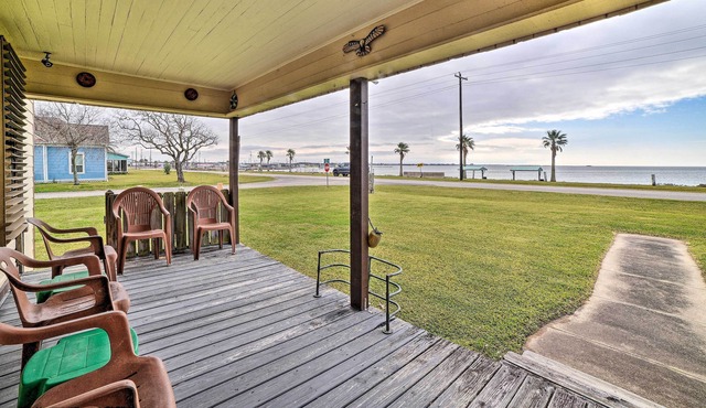 Rustic Getaway w/ Grill - On San Antonio Bay!