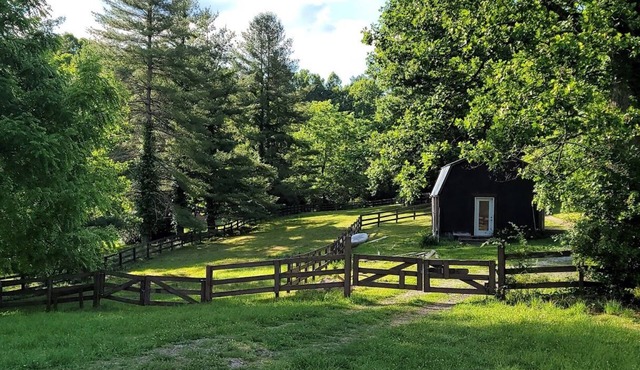 Rustic Hendersonville Farm Studio w/Private Deck