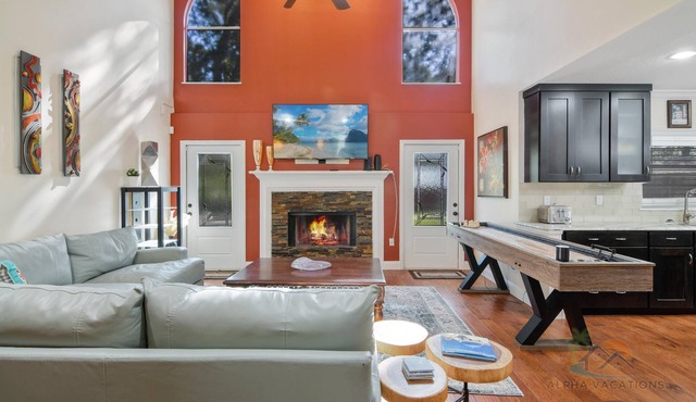 Rustic Hideaway - Modern Estate - Great Location + Pet Friendly!