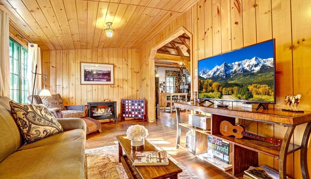 Rustic Historic Cabin in Pine, 45min from Denver