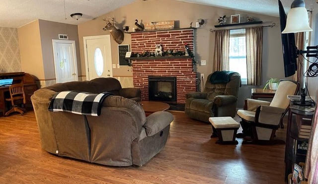 Rustic Hogback Hideaway : Fire Pit : Grill