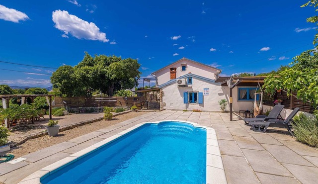 Rustic holiday house DEPOPE with private pool