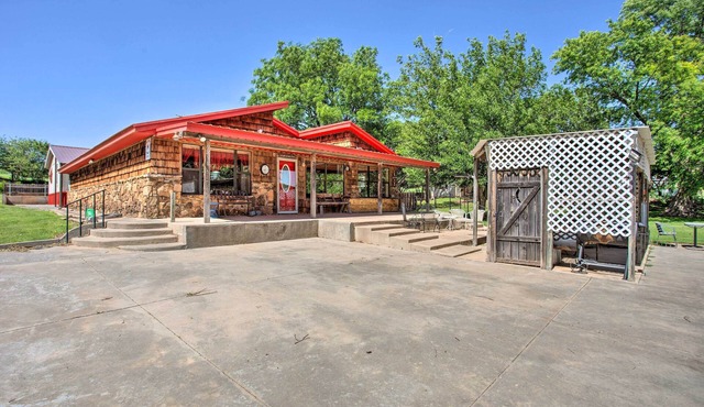 Rustic Home w/Patio, 1 Mi to Sunset Beach!