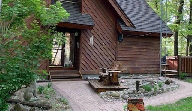 RUSTIC HOME WITH PRIVATE PIER ON LAKE ROCHE-A-CRI - PET FRIENDLY