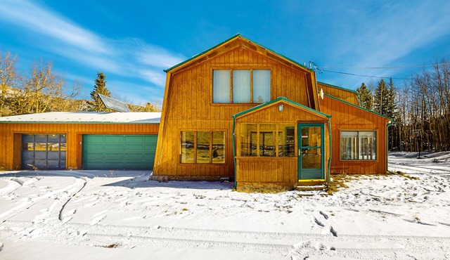 Rustic home with mountain views, wood-burning stove, basketball court, & patio