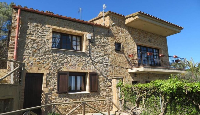 Rustic house in Gualta.