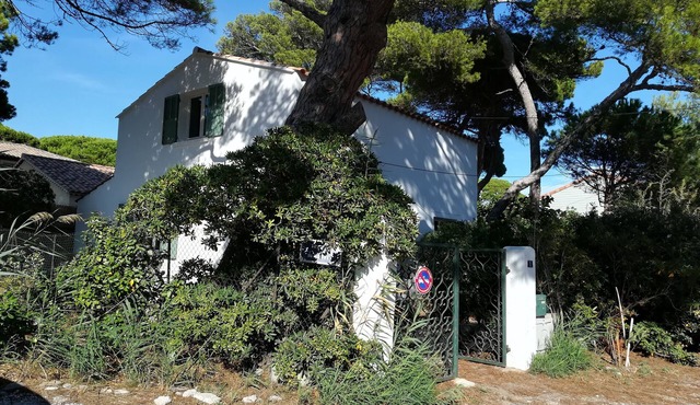 Rustic house with character 150 m from the beach