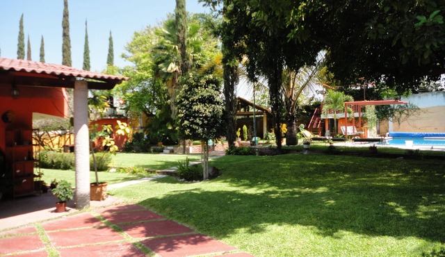 Rustic house with private pool and garden (pet friendly)