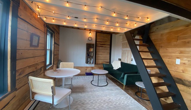 Rustic intimate cabin nestled in a picturesque mountains viewing the Catskills.