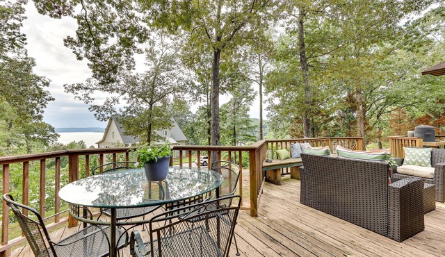 Rustic Iuka Retreat ~ 1/2 Mi to Pickwick Lake!