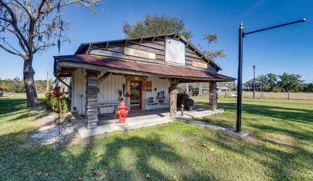 Rustic Lake City Studio Near Ichetucknee Springs!