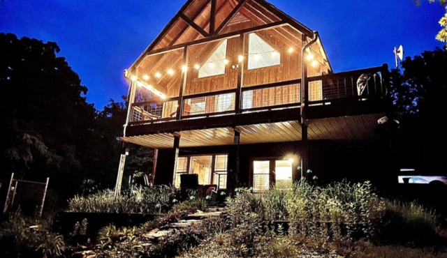 Rustic Lake Front Cabin Retreat
