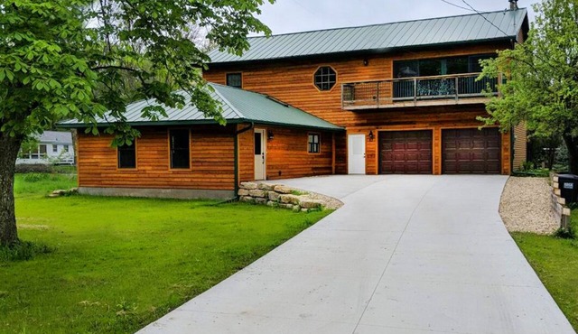 Rustic Lake home Retreat