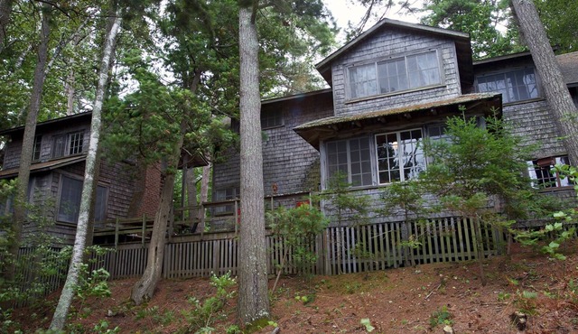 Rustic Lake Michigan Cottage With Private Beach