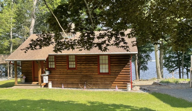 Rustic Lakefront Cabin on Lake Wallenpaupack