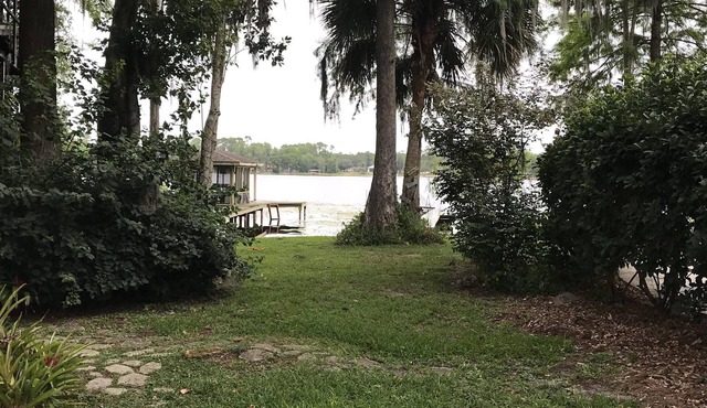 Rustic Lakefront Cabin in the Woods