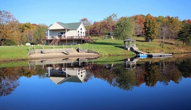 Rustic Lakefront Lodge in Hocking Hills