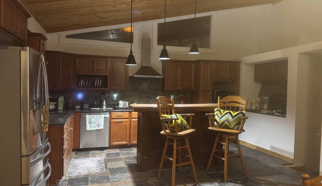 Rustic Lakefront Retreat