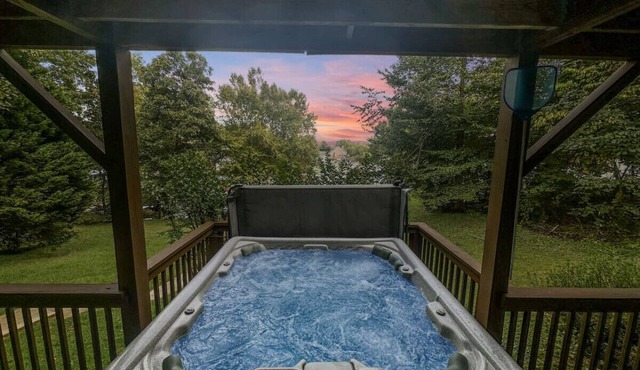 Rustic Lakefront Retreat w/Hot Tub & Pet Friendly