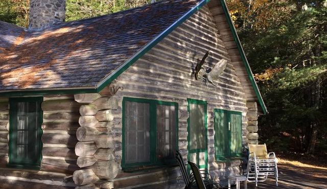 Rustic Lakeside Cabin With Modern Conveniences.
