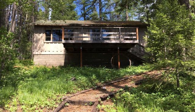 Rustic Lakeside Cabin- 3 miles from Glacier Park- get own beach & dock!