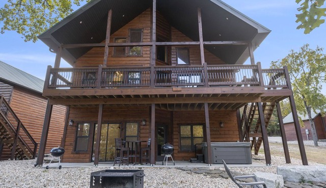Rustic & Lavish 7 BR Cabin Steps from Water's Edge - Indian Point (C05)