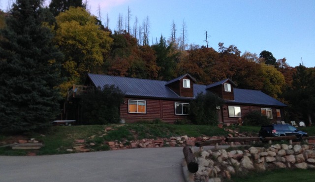 Rustic Lodge in the Animas Valley. 5 minutes to Durango, 15 minutes to Purgatory