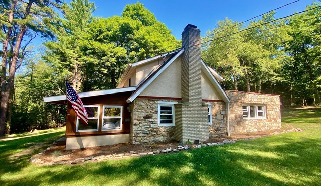 Rustic Lodge near Black Moshannon & Penn State