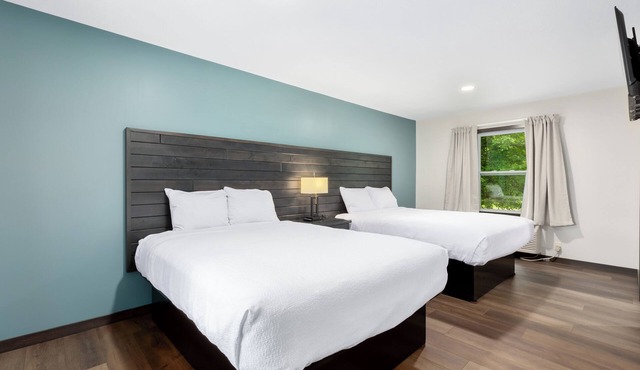 Rustic Lodge | Riverside | WiFi | Pets OK!